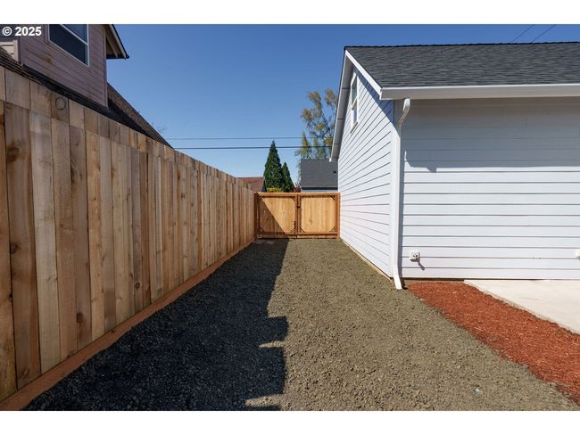535 E St, House other with 4 bedrooms, 3 bathrooms and 1 parking in Independence OR | Image 36