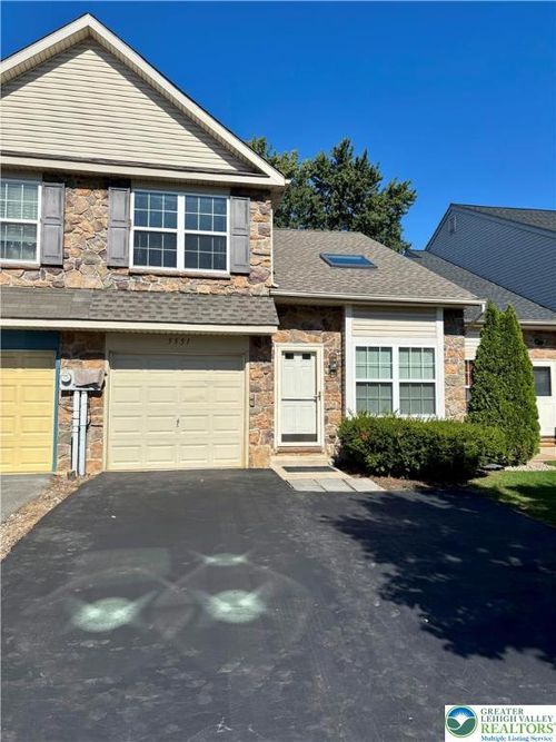 5551 Stonecroft Ln, Allentown, PA, 18106-9177 | Card Image
