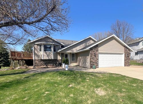 2210 9th Ave Se, Willmar, MN, 56201-4855 | Card Image