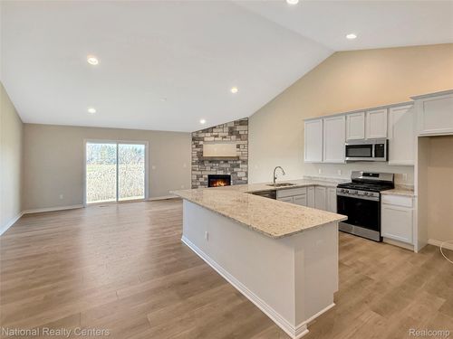 27-390 Devonshire Dr, Lapeer, MI, 48446-4793 | Card Image