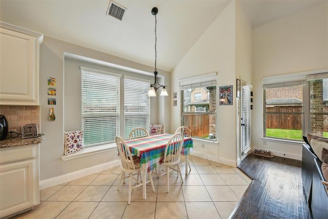 second dining area, breakfast area | Image 8