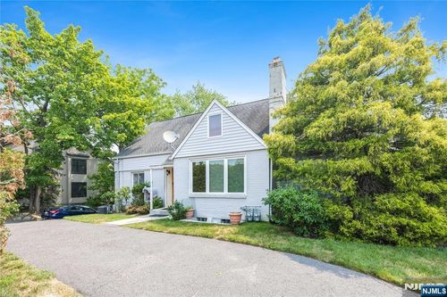 700 Kinderkamack Rd, River Edge, NJ, 07661-2415 | Card Image