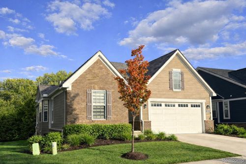 154 Mulberry Ln, Rochester Hills, MI, 48309-1483 | Card Image