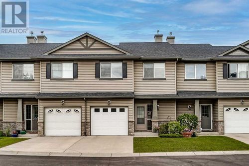 44 Rockyvalley Villas Nw, Calgary, AB, T3G5X3 | Card Image