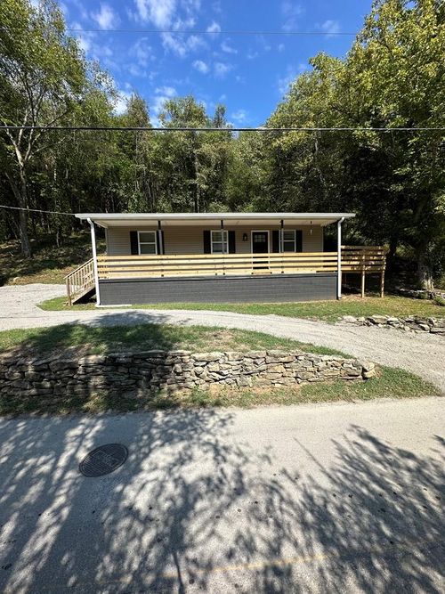 322 W Gipson Ave, Gainesboro, TN, 38562-9398 | Card Image