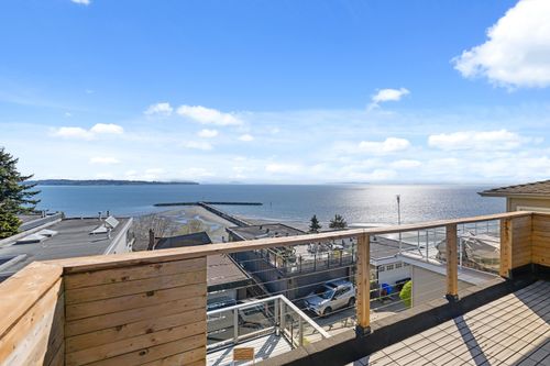 15066 Royal Ave, White Rock, BC, V4B1L9 | Card Image