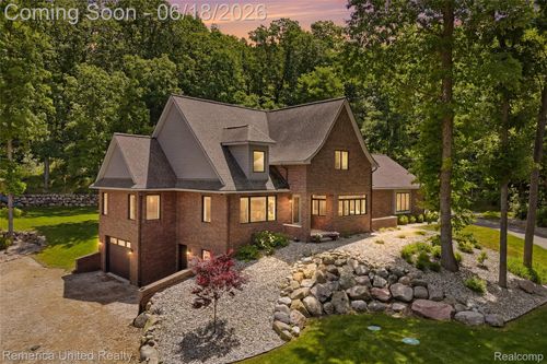 3175 Kensington Rd, Milford, MI, 48380-2819 | Card Image