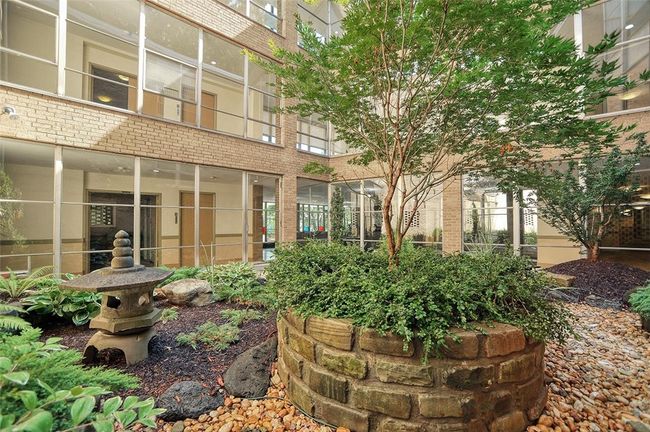 APT-311 - 5100 5 Th Ave, Condo with 2 bedrooms, 2 bathrooms and 1 parking in Shadyside PA | Image 6