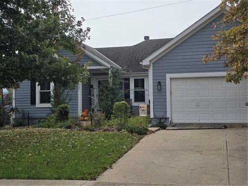 1061 Pumpkin Ridge St, Gardner, KS, 66030-2207 | Card Image