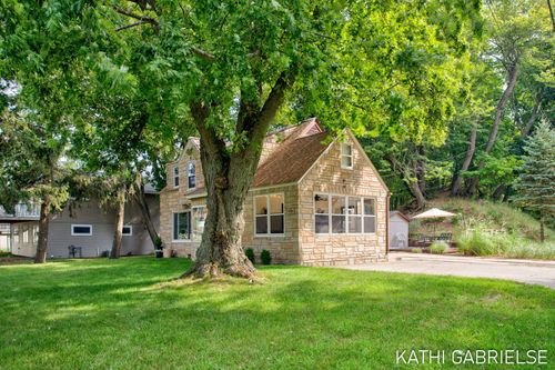 19196 N Shore Dr, Spring Lake, MI, 49456-9109 | Card Image