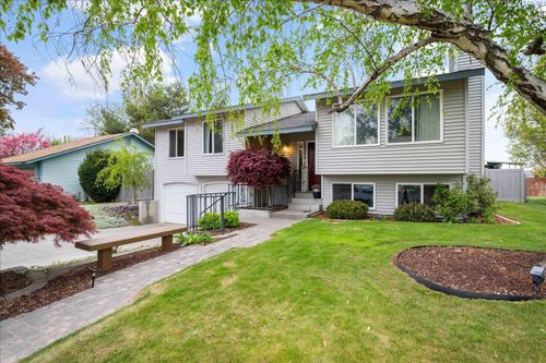 8012 W Grand Ronde Ave, Kennewick, WA, 99336-1605 | Card Image