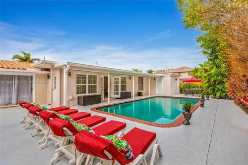 1960 Coral Reef Dr, Pompano Beach, FL, 33062-7694 | Card Image