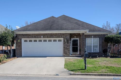 933 Tracey Ln, Decatur, AL, 35601-7701 | Card Image