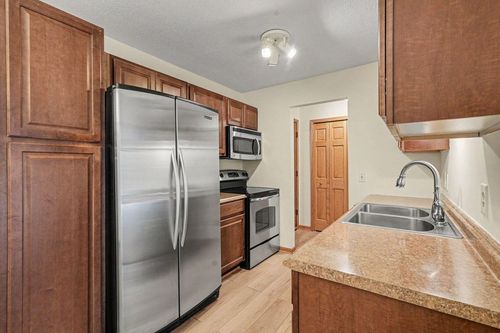 207-205 Barry Ave S, Wayzata, MN, 55391-1638 | Card Image