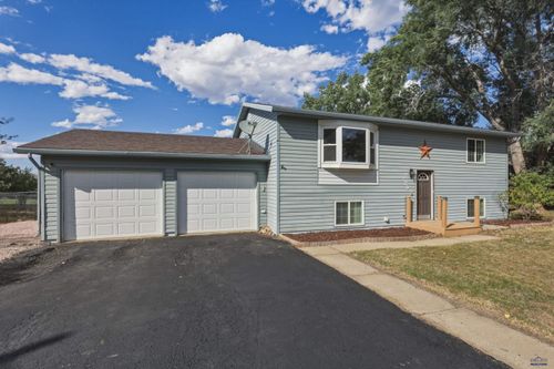 520 Swallow Dr, Box Elder, SD, 57719-9707 | Card Image