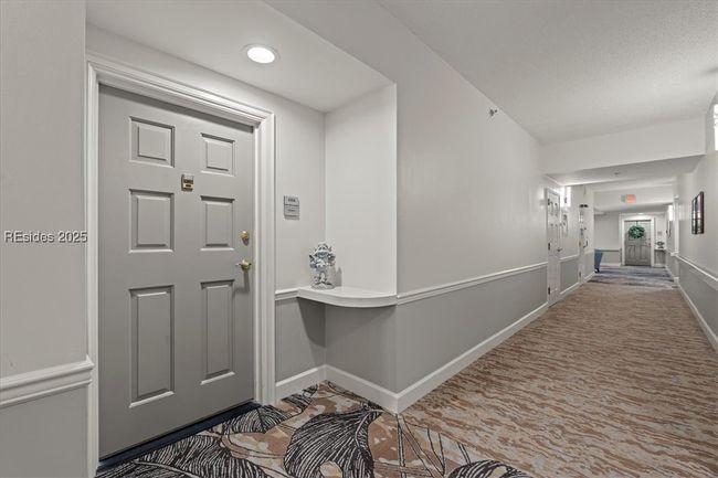 From the moment you enter the building, you're surrounded by the likes of a fine hotel or country club! Life is good here! | Image 7
