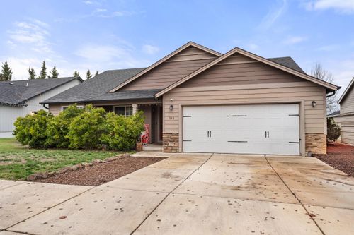 545 N Heights Dr, Eagle Point, OR, 97524-9578 | Card Image