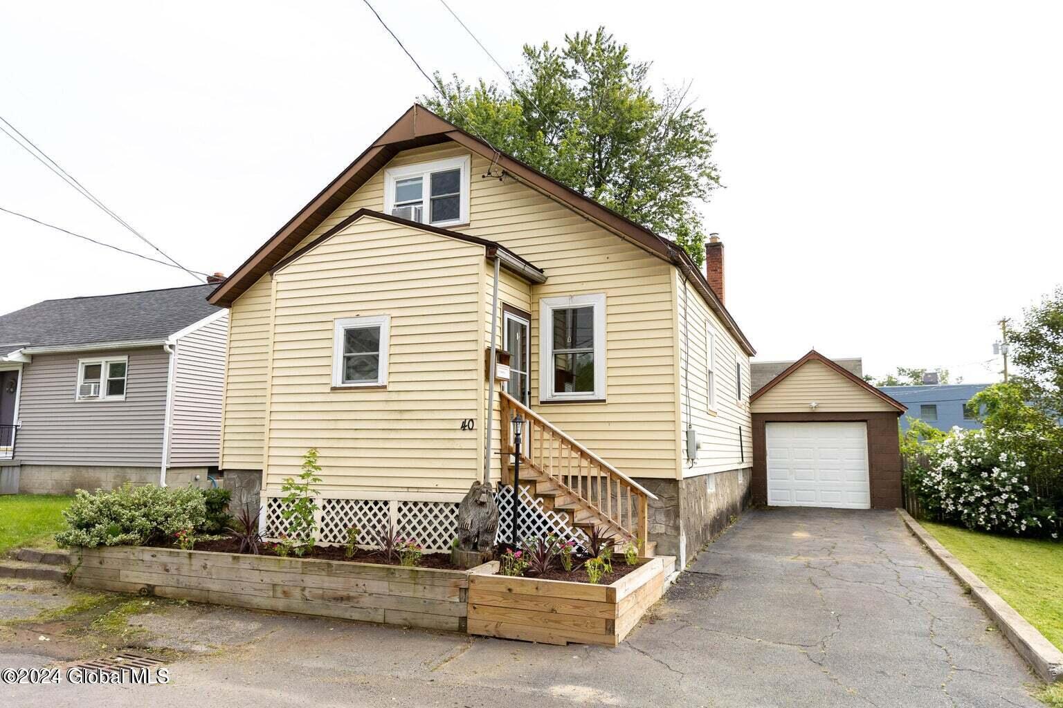 Newton St, Albany, NY 12205