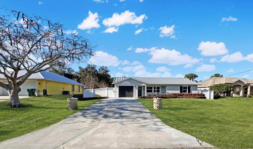 137 Concha Dr, SEBASTIAN, FL, 32958-6213 | Card Image