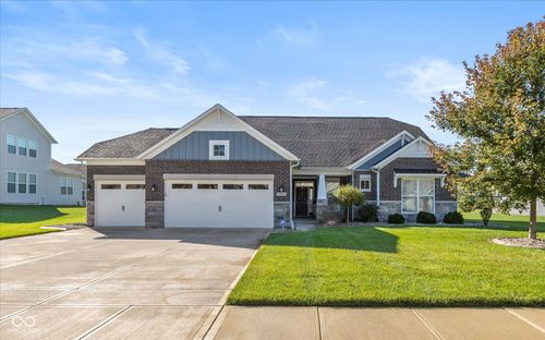 3827 Stonemeadow Dr, Greenwood, IN, 46142-9441 | Card Image