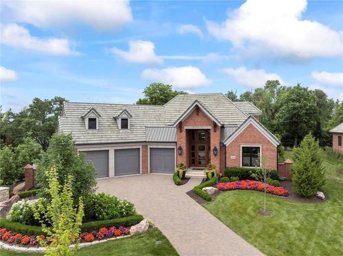 2004 W 114th St, Leawood, KS, 66211-3005 | Card Image