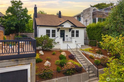 1509 4th Ave W, Seattle, WA, 98119-3016 | Card Image