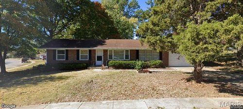 211 S Dellwood Ave, Ferguson, MO, 63135-3016 | Card Image