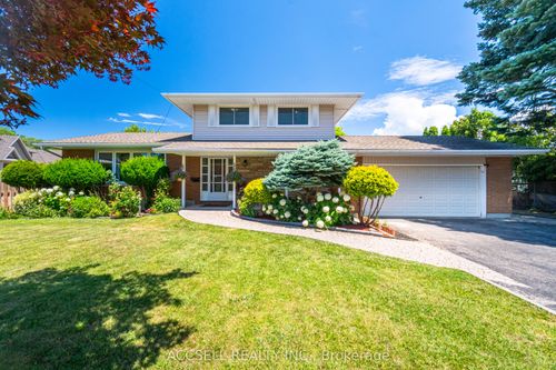 4 Tanner Cir, Saint Catharines, ON, L2N3M9 | Card Image