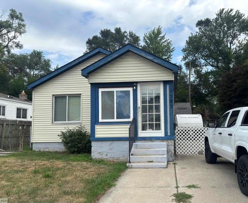 1505 E Jarvis Avenue, Hazel Park, MI, 48030 | Card Image
