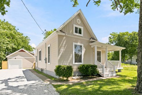 1017 E Commercial St, Springfield, MO, 65803-3252 | Card Image