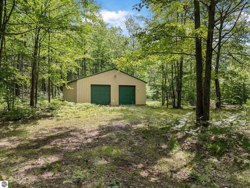 1050 N 47 1/2 Rd, Manton, MI, 49663 | Card Image