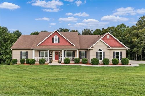 518 Red Brush Rd, Mount Airy, NC, 27030-8633 | Card Image