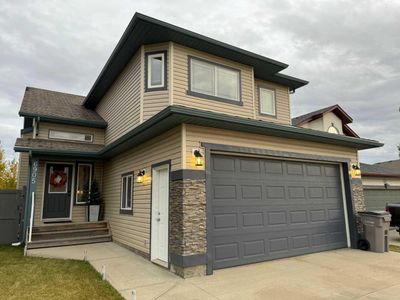 6905 88 St, House detached with 5 bedrooms, 3 bathrooms and 4 parking in Grande Prairie AB | Image 1