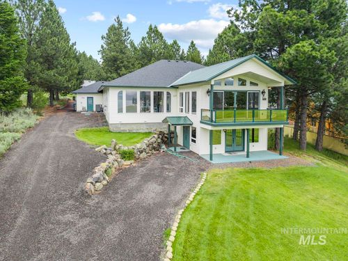 131 Par Dr, Cascade, ID, 83611-5103 | Card Image