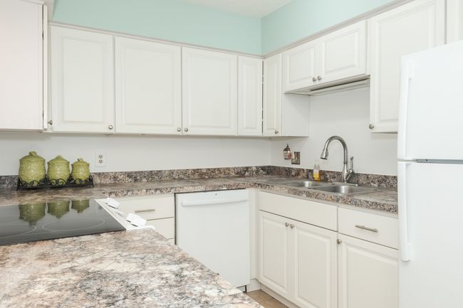 APT-20 - 109 Urban St, Home with 2 bedrooms, 1 bathrooms and 1 parking in Bloomington IL | Image 4