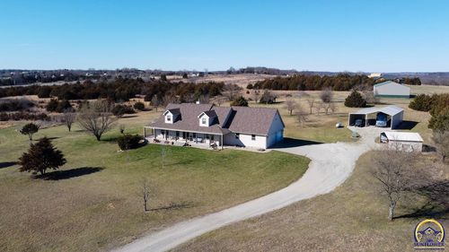 1922 Ne 70th St, Topeka, KS, 66617-4220 | Card Image