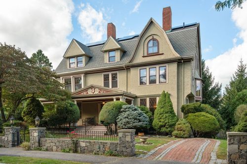 367 Otis St, Newton, MA, 02465 | Card Image