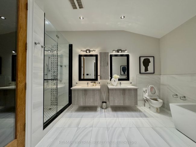 9 Hilda Ave, House other with 5 bedrooms, 6 bathrooms and 5 parking in North York ON | Image 33