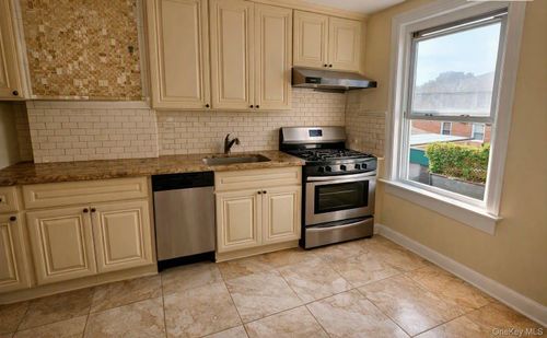 6807 59th Drive, New York, NY, 11378 | Card Image