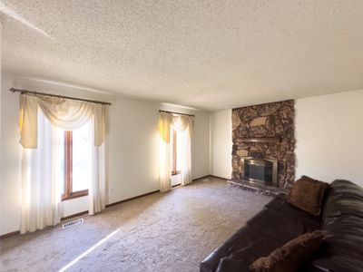 600 E Spring Street, Home with 3 bedrooms, 1 bathrooms and null parking in Des Moines IA | Image 2