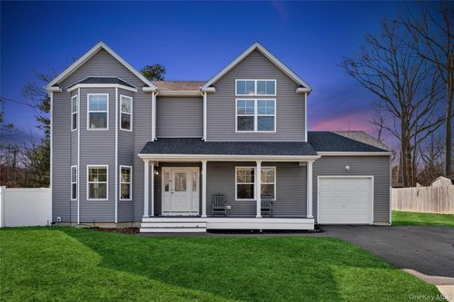 164 Chestnut St, Mount Sinai, NY, 11766-2333 | Card Image