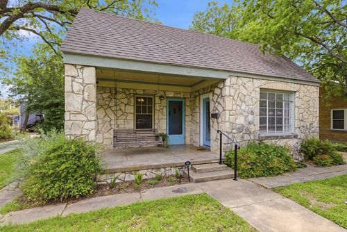 911 E 37th St, Austin, TX, 78705-1807 | Card Image