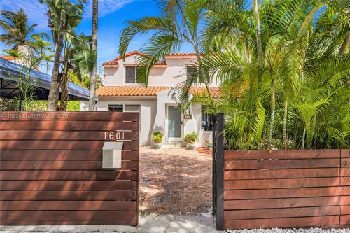 1601 Sw 11th Ter, MIAMI, FL, 33135-5317 | Card Image