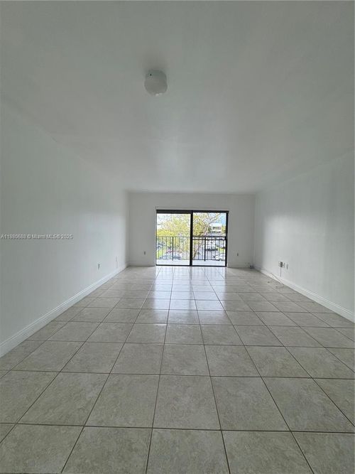 apt-d312-10431 N Kendall Dr, Miami, FL, 33176-1586 | Card Image