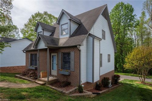 620 Lantern Ridge Dr, Winston Salem, NC, 27104-3477 | Card Image