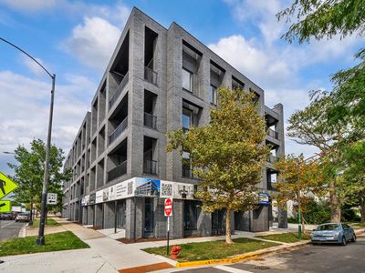 201 - 2354 W Farragut Avenue, Condo with 4 bedrooms, 3 bathrooms and 2 parking in Chicago IL | Image 2