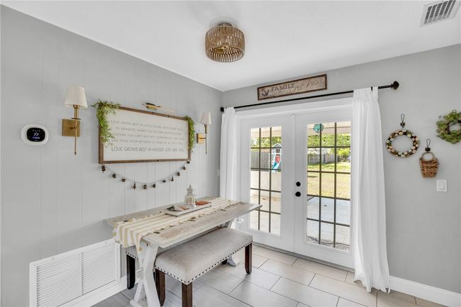 2554 3 Rd St Sw, House other with 3 bedrooms, 1 bathrooms and null parking in Vero Beach FL | Image 10