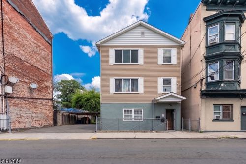363 Summer St, Paterson, NJ, 07501-2218 | Card Image