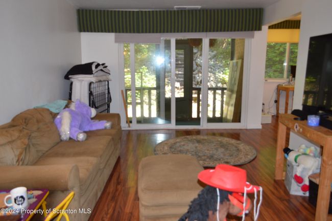 Living Room | Image 7
