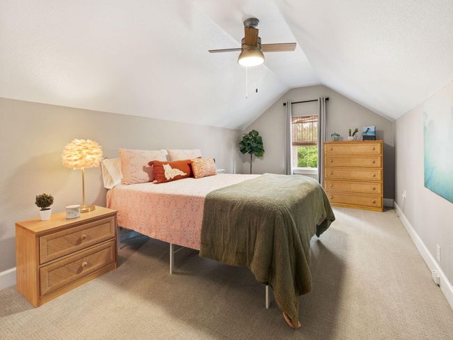 Upstairs Guest Room | Image 42